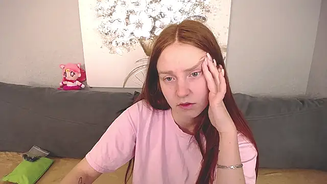 Snapshot of Evarey_ chatting on 10/20/25, 04:46 Evarey online show from 10/20/25, 04:46