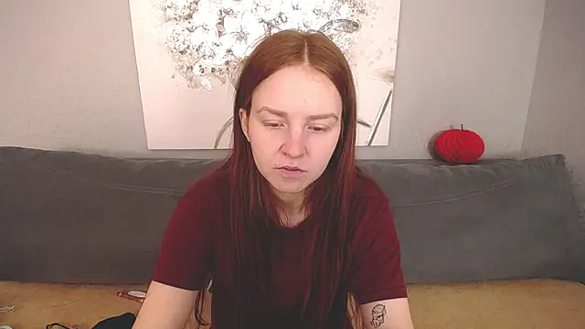 Snapshot of Evarey_ chatting on 10/23/25, 04:34 Evarey online show from 10/23/25, 04:34