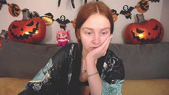 Snapshot of Evarey_ chatting on 10/24/25, 05:26 Evarey online show from 10/24/25, 05:26