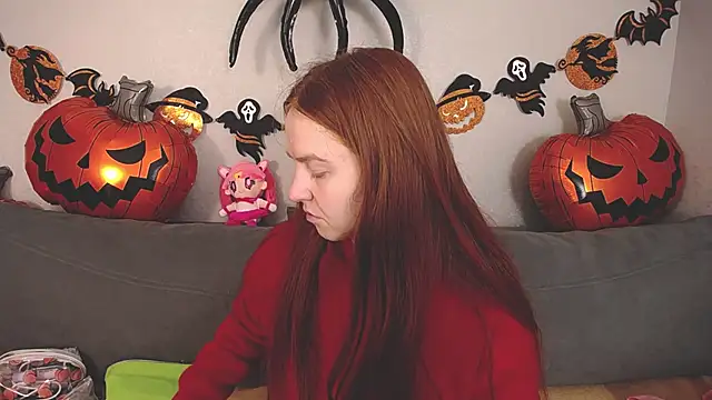 Snapshot of Evarey_ chatting on 10/25/25, 04:53 Evarey online show from 10/25/25, 04:53