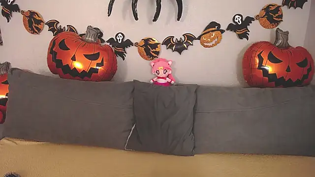 Snapshot of Evarey_ chatting on 10/28/25, 05:44 Evarey online show from 10/28/25, 05:44