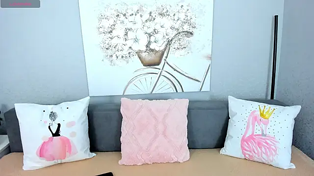 Snapshot of Evarey_ chatting on 11/17/25, 05:35 Evarey online show from 11/17/25, 05:35