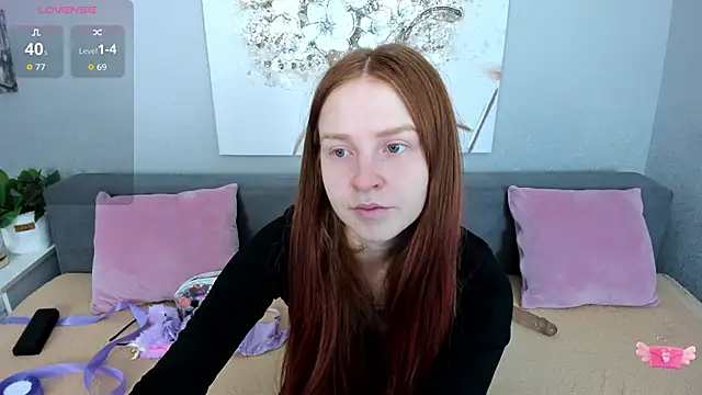 Snapshot of Evarey_ chatting on 12/02/25, 06:19 Evarey online show from 12/02/25, 06:19