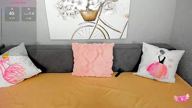 Snapshot of Evarey_ chatting on 12/05/25, 06:44 Evarey online show from 12/05/25, 06:44