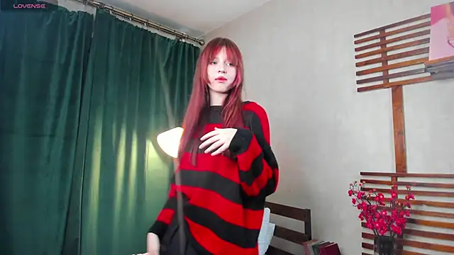 Snapshot of _LucyStars_ chatting on 10/16/25, 01:23 LucyStars online show from 10/16/25, 01:23