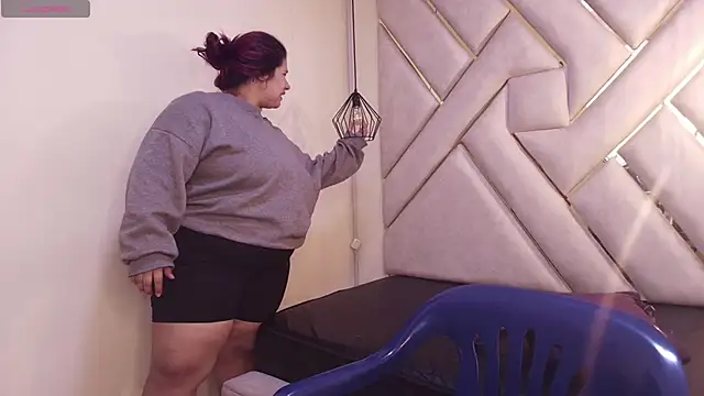 Addyy 02 online show from 11/25/25, 05:24