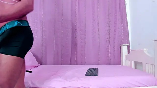 Snapshot of nahomy_smiith chatting on 10/19/25, 05:24 nahomy smiith online show from 10/19/25, 05:24