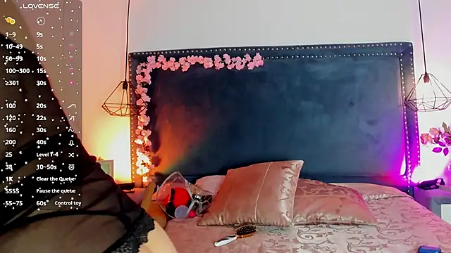 Emma Saylor online show from 10/18/25, 07:58