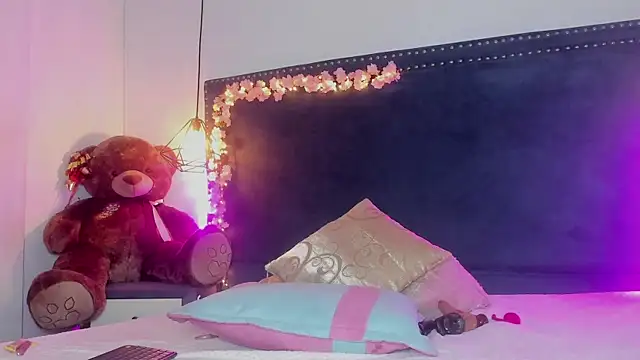 Emma Saylor online show from 03/28/26, 08:08