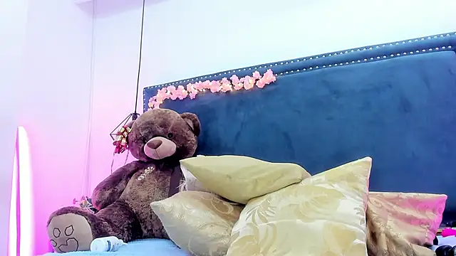 Emma Saylor online show from 04/19/26, 01:10