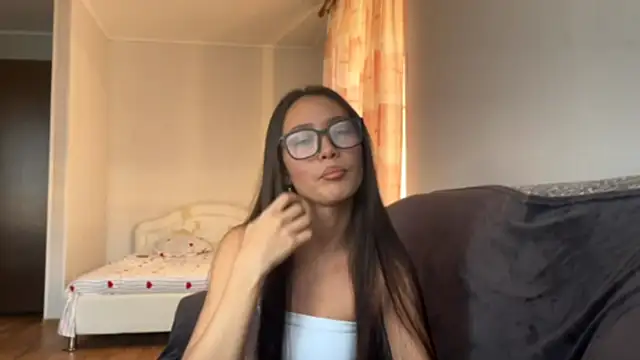 KamilahArcilla online show from 10/11/25, 01:27