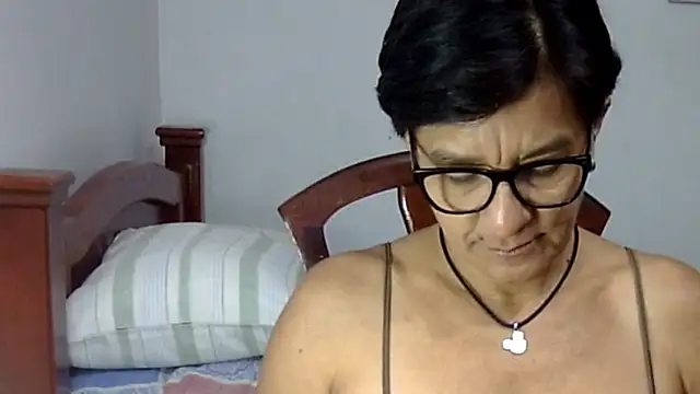 Snapshot of LunaLUVX chatting on 10/19/25, 02:45 LunaLUVX online show from 10/19/25, 02:45