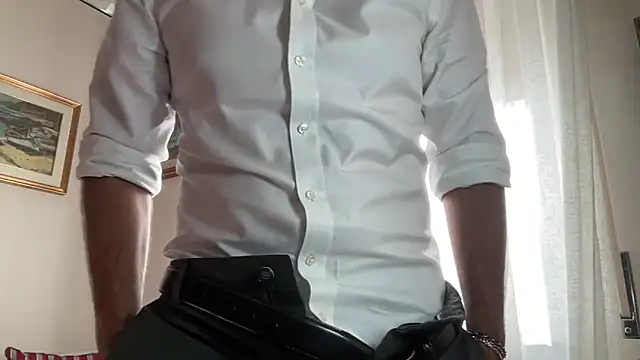 Snapshot of MarioDragon101_ chatting on 10/15/25, 01:22 MarioDragon101  online show from 10/15/25, 01:22