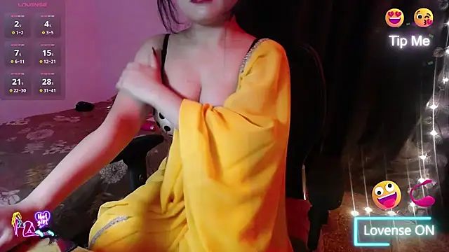 Snapshot of Hot_Hazel chatting on 07/31/26, 05:34 Hot Hazel online show from 07/31/26, 05:34