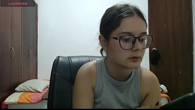 Snapshot of CarlaLorez chatting on 07/03/26, 11:44 CarlaLorez online show from 07/03/26, 11:44