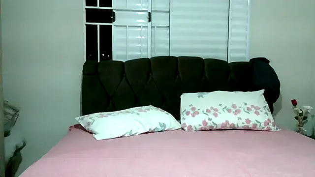 Snapshot of CleoHot25 chatting on 12/14/25, 12:38 CleoHot25 online show from 12/14/25, 12:38