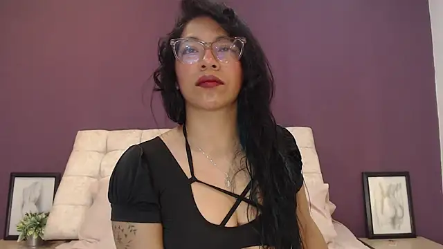 PaulinaColeman online show from 12/17/25, 03:56