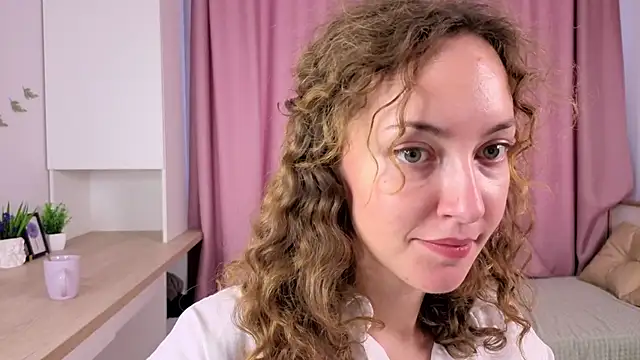 LorraineMann online show from 10/10/25, 11:42