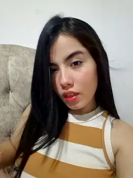 Snapshot of candyy_white chatting on 10/26/25, 05:02 candyy white online show from 10/26/25, 05:02