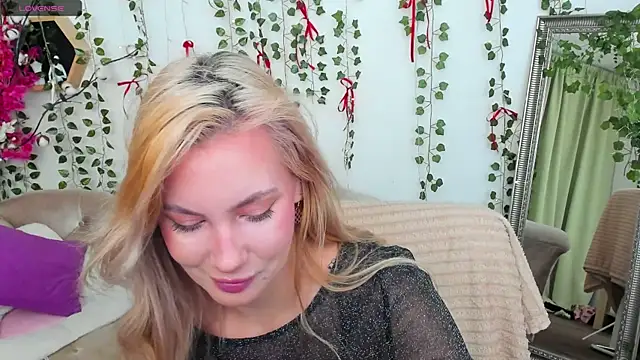 Snapshot of _BellaClark chatting on 05/01/26, 08:24 BellaClark online show from 05/01/26, 08:24