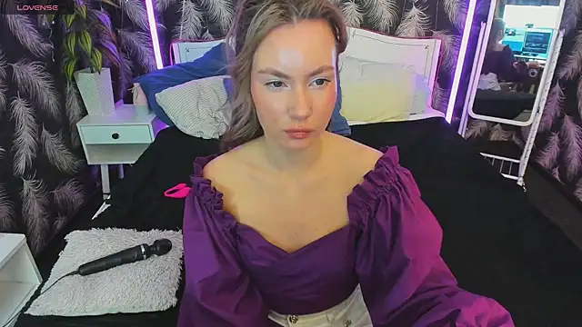 Snapshot of _BellaClark chatting on 05/17/26, 08:16 BellaClark online show from 05/17/26, 08:16