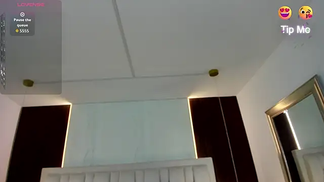 Snapshot of Amara18__ chatting on 05/20/26, 07:42 Amara18 online show from 05/20/26, 07:42