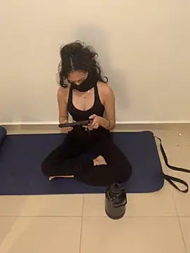 Snapshot of alicacua chatting on 10/30/25, 04:03 alicacua online show from 10/30/25, 04:03