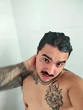 Snapshot of Peter2824 chatting on 10/15/25, 01:44 Peter2824 online show from 10/15/25, 01:44