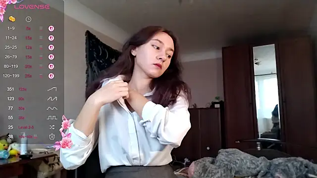 MiaLovelyOne online show from 11/18/25, 11:25