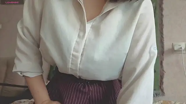 MiaLovelyOne online show from 05/14/26, 07:37