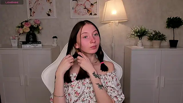 try love  online show from 10/10/25, 09:41