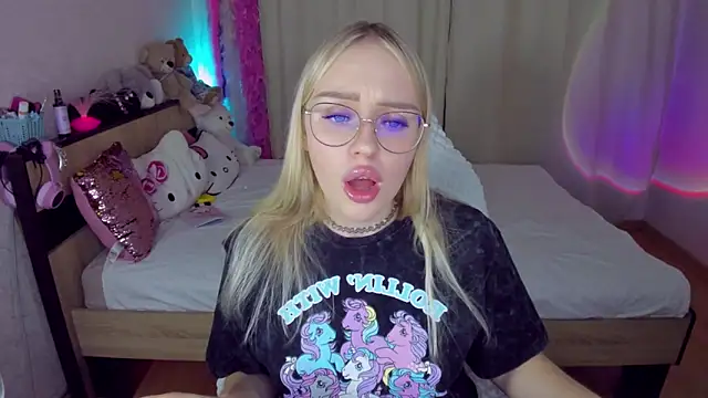 CeaneLino online show from 10/18/25, 07:36