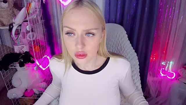 CeaneLino online show from 03/22/26, 03:37