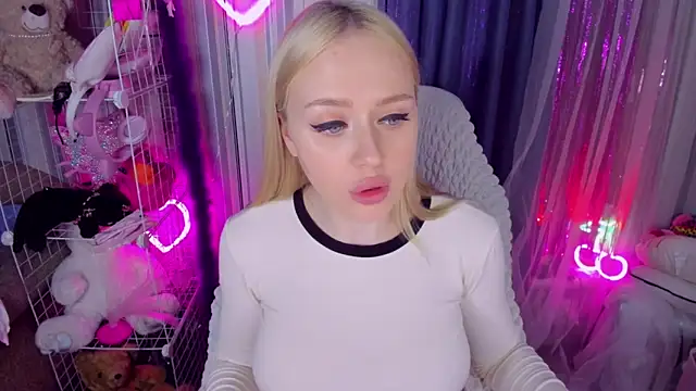 CeaneLino online show from 03/25/26, 03:40