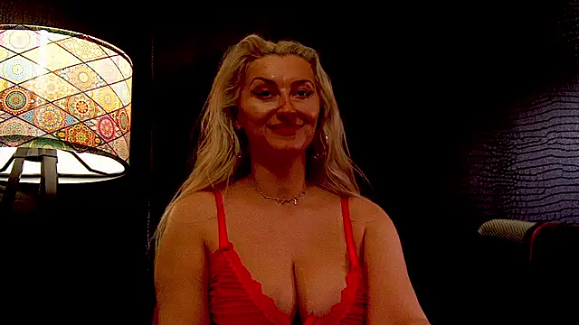 LeticiaReys online show from 02/18/26, 12:45