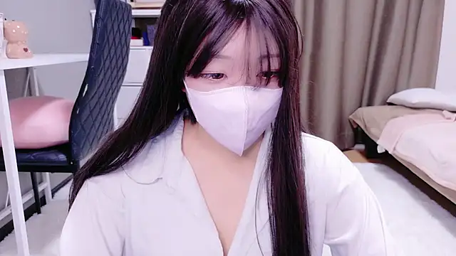 Snapshot of YuKa-zaurusu chatting on 11/12/25, 09:32 YuKa-zaurusu online show from 11/12/25, 09:32