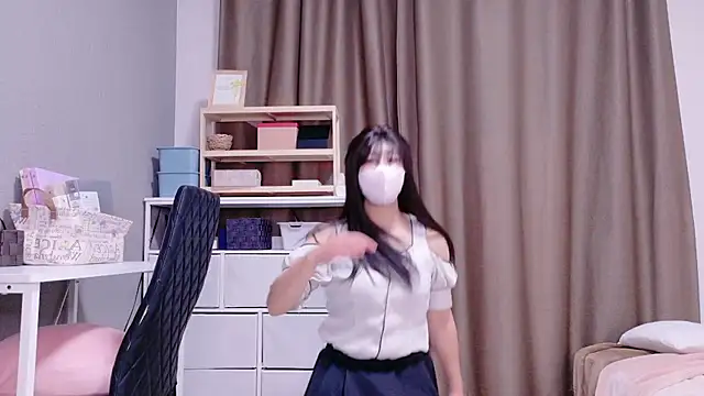 Snapshot of YuKa-zaurusu chatting on 11/15/25, 06:11 YuKa-zaurusu online show from 11/15/25, 06:11