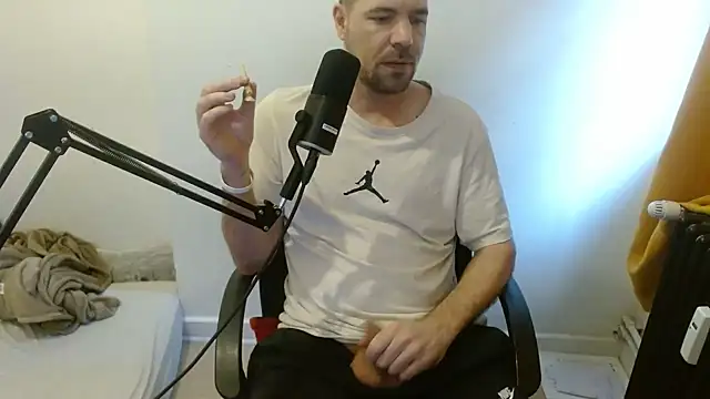 chibrax918 online show from 12/17/25, 09:15