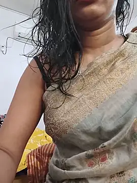 Snapshot of Janu-hasena chatting on 06/05/26, 02:51 Janu-hasena online show from 06/05/26, 02:51