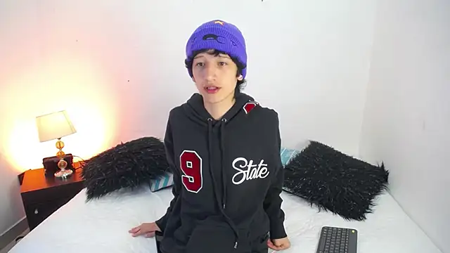 Emo Boy  online show from 11/21/25, 12:26