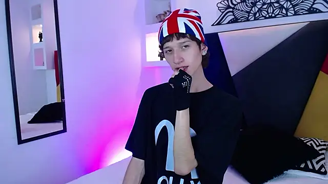 Emo Boy  online show from 02/05/26, 08:24