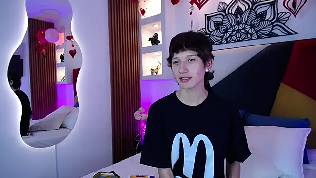 Emo Boy  online show from 02/17/26, 08:04