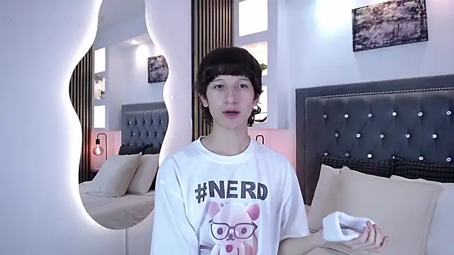 Emo Boy  online show from 03/13/26, 08:15