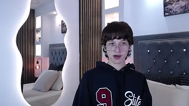 Emo Boy  online show from 04/10/26, 08:35