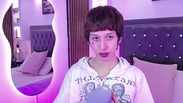 Emo Boy  online show from 05/03/26, 08:48