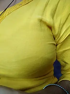 Snapshot of Village_girl99 chatting on 10/08/25, 04:37 Village girl99 online show from 10/08/25, 04:37