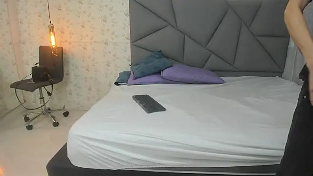 nicollandjhon online show from 02/13/26, 11:50