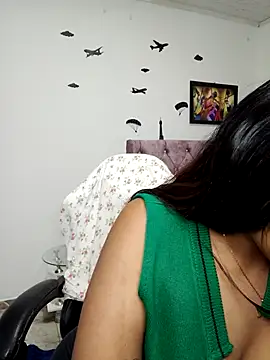 vannesitha25 online show from 03/04/26, 11:22