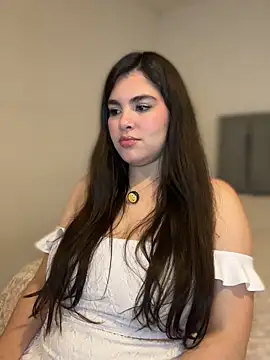 Snapshot of Isabella_LaRue chatting on 04/14/26, 02:50 Isabella LaRue online show from 04/14/26, 02:50