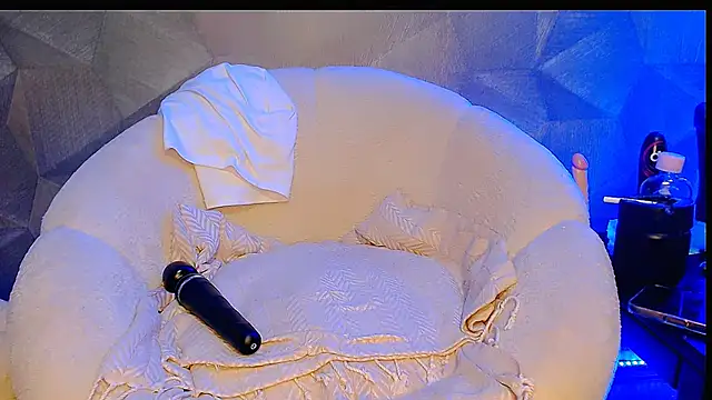 Horny beautyyy online show from 11/17/25, 03:07